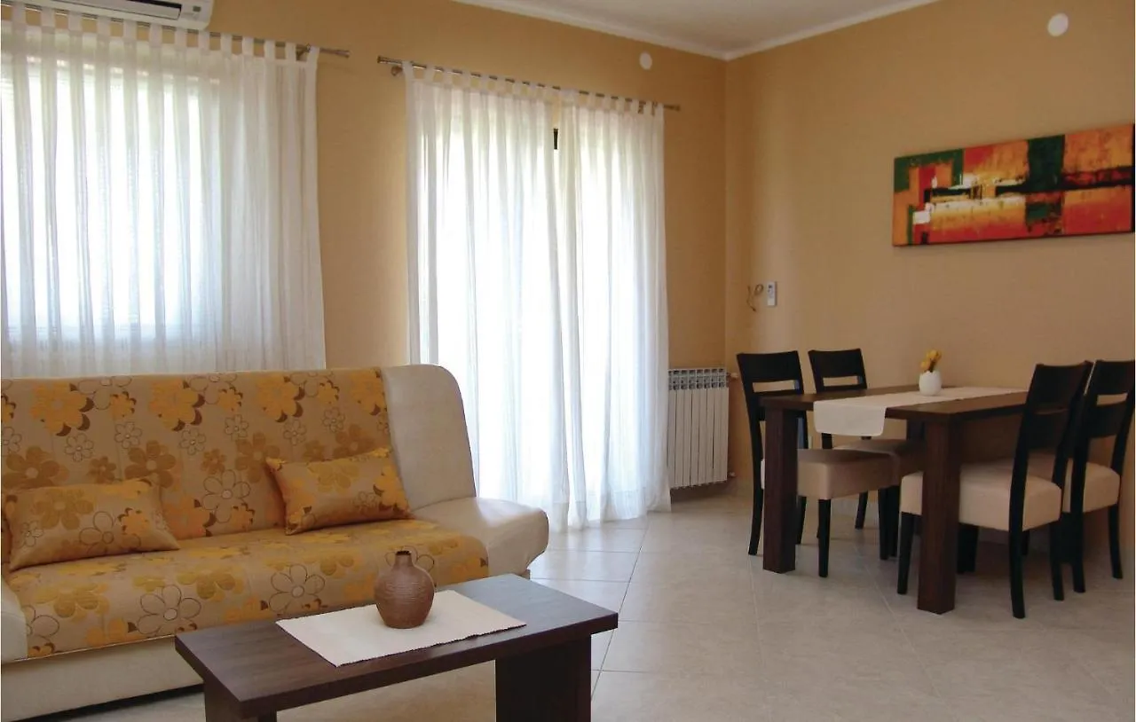 Amazing Apartment In Porec With Wifi 0*,  Chorvatsko